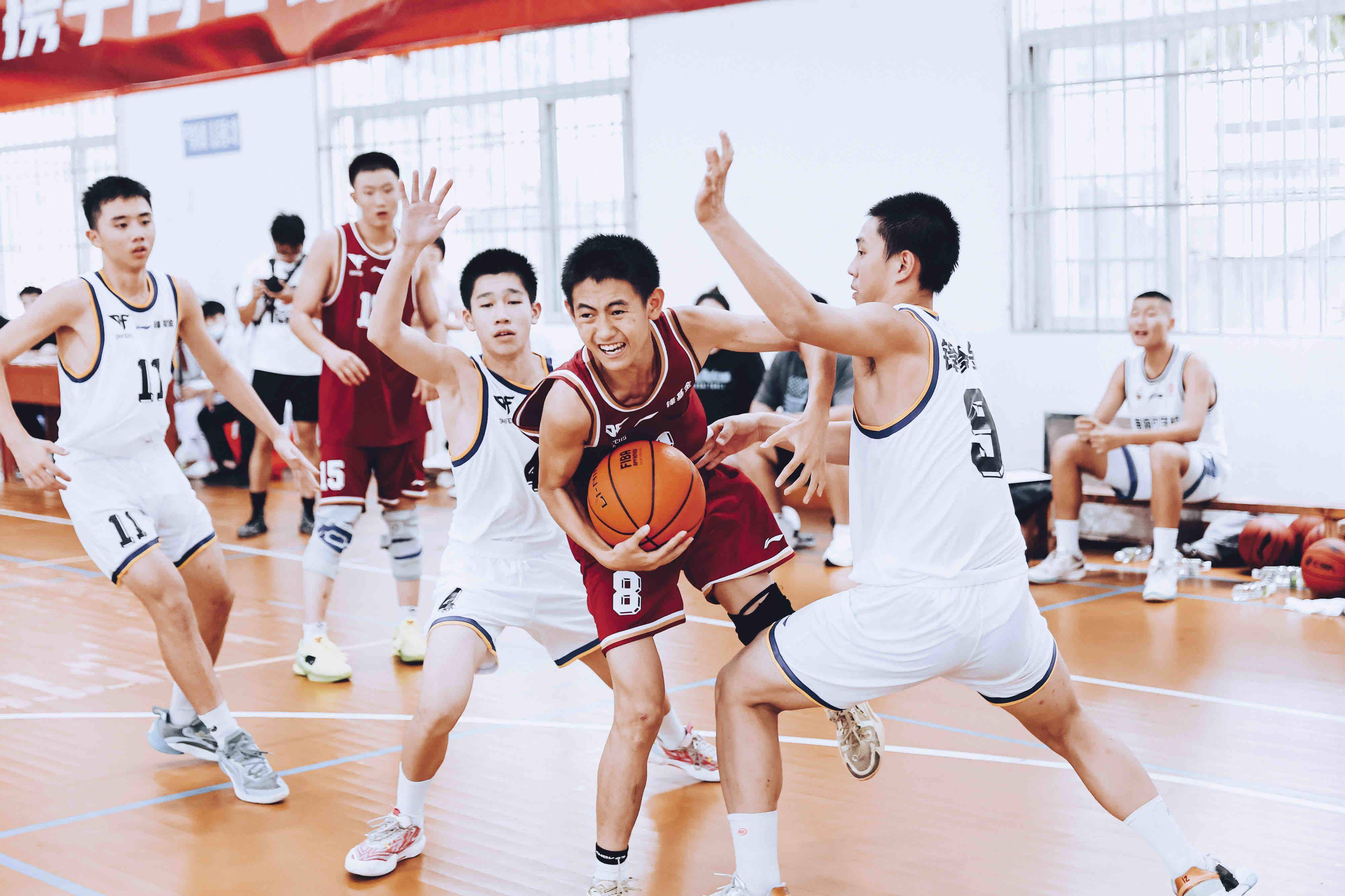 国内顶级篮球赛事备受球迷关注 国内顶级篮球赛事备受球迷关注